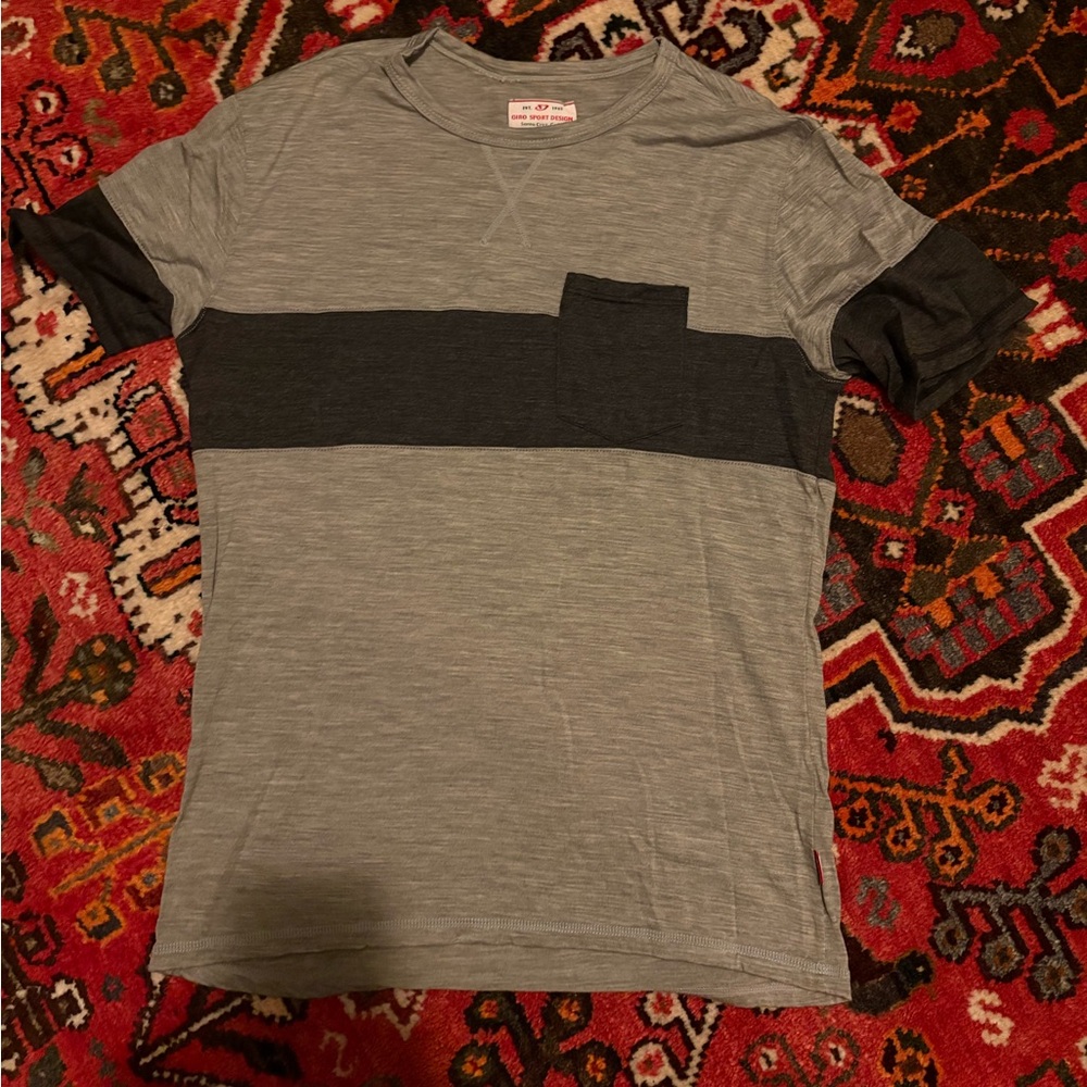 Men's Giro Gray and Black Cycling T-Shirt size medium (with rear pockets)